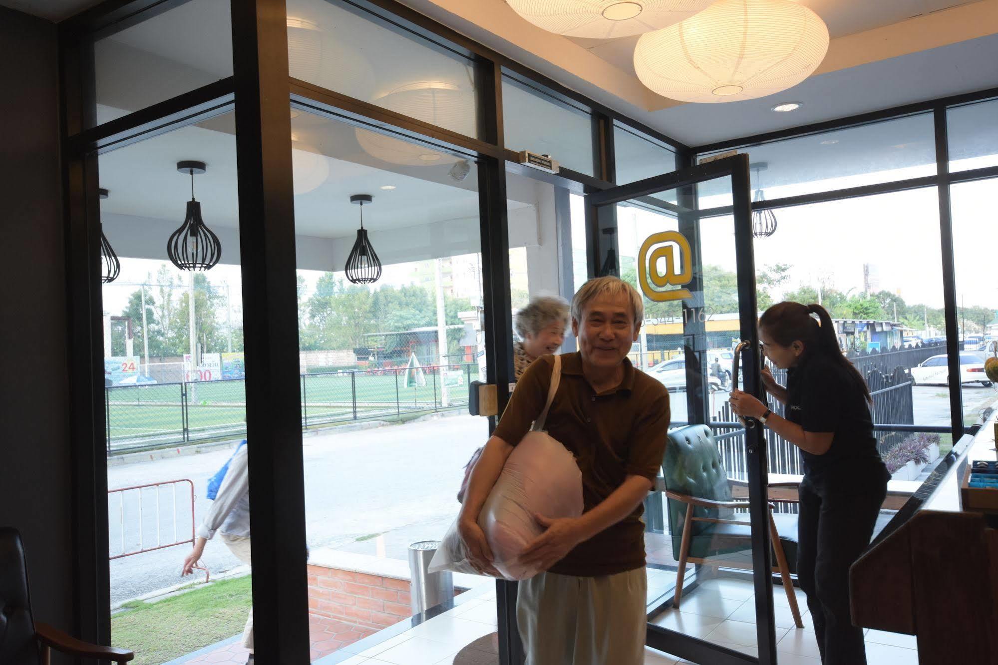 Room at Prachachuen Nonthaburi Exterior foto
